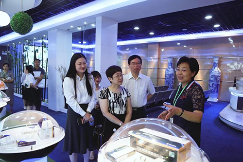 宜昌人福与ag亚娱举行研发战略合作交流会