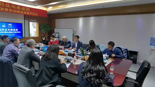 力鑫药业董事长&总经理高悦译、副总经理张倩、首席技术官陈成斌、研发商务总监刘恩桂、总经办主任张梦晗